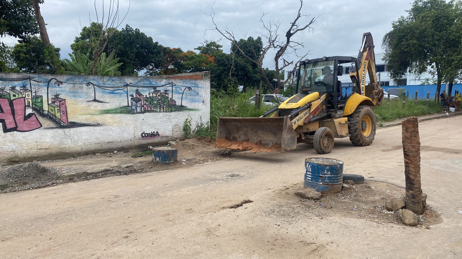 PM retira 96 toneladas de barricadas do tráfico de drogas em São Gonçalo 